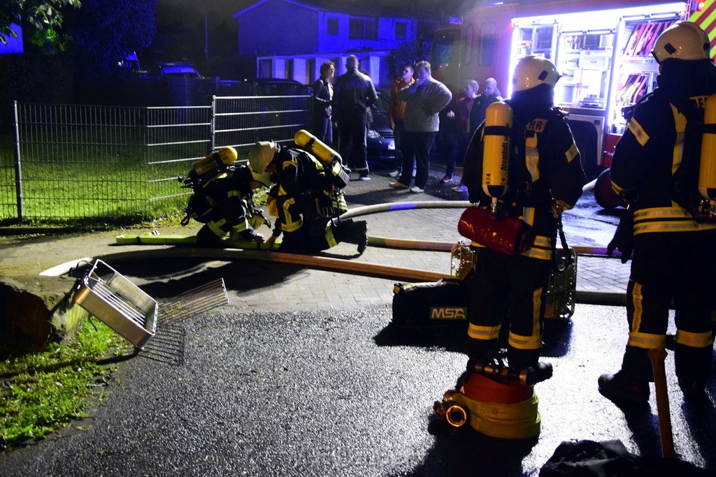 Feuer 2 Tiefgarage Koeln Hoehenhaus Ilfelder Weg P32.JPG - Miklos Laubert